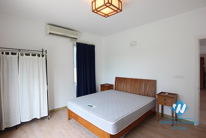 Splendid villa for rent on the lake in Tay Ho, Hanoi 